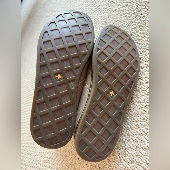 Dr. Marten's Henrie Chukka Boots Canvas Men's Size 9 Women 10 Tan Beige Lace Up - Picture 6 of 9